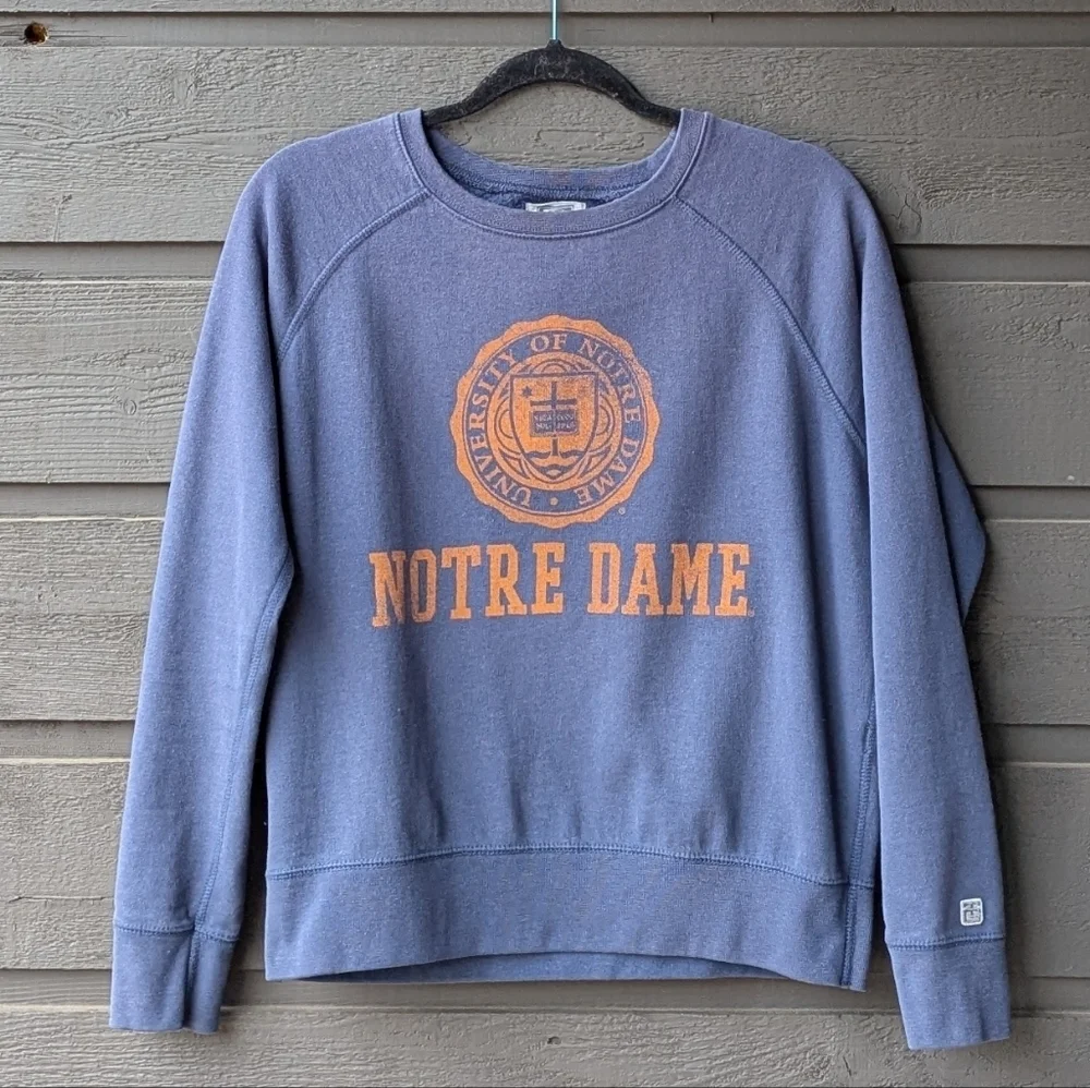 Tailgate Notre Dame English Seal Crest Raglan Sleeve Sweatshirt Blue Small